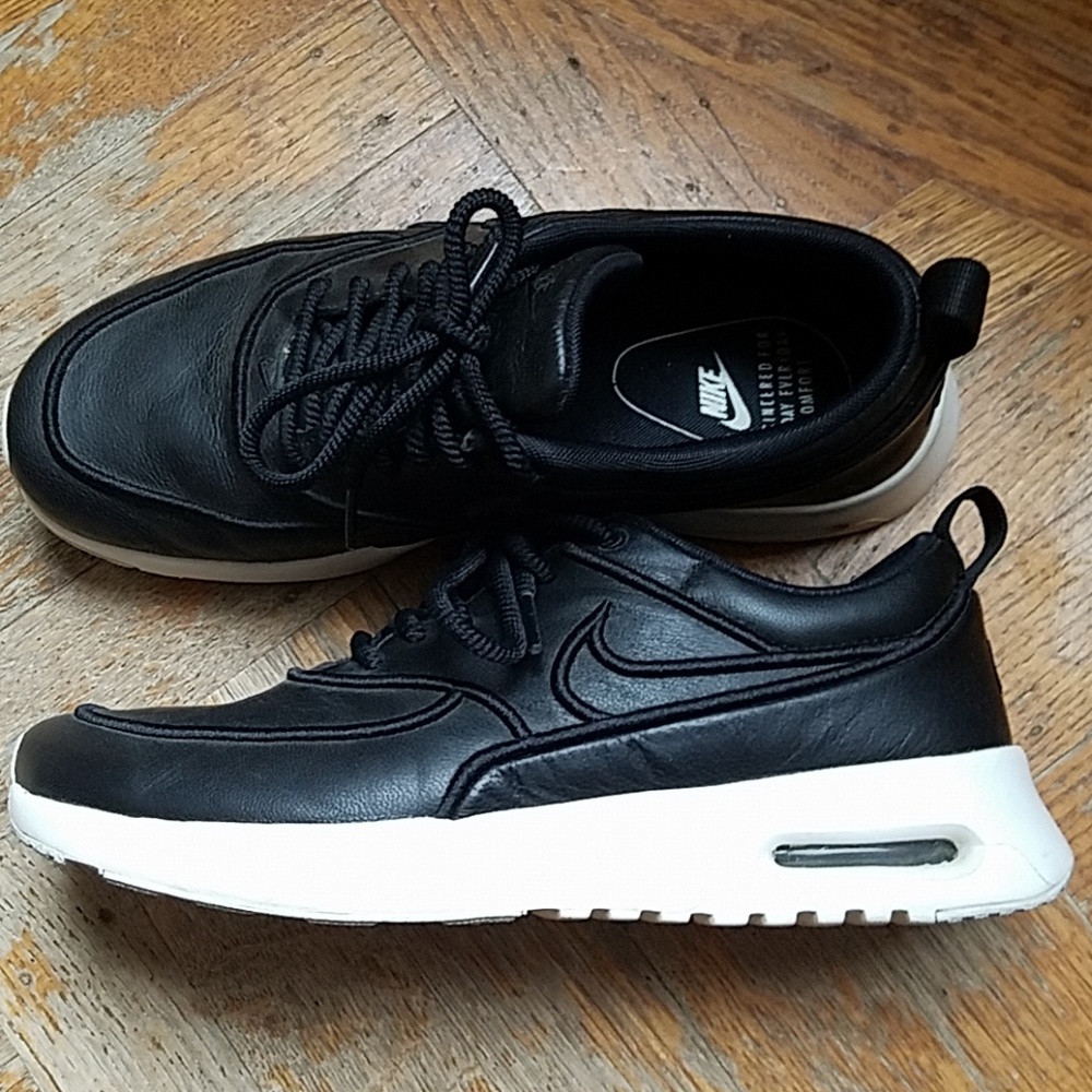 Nike Air Max Leather Sneakers